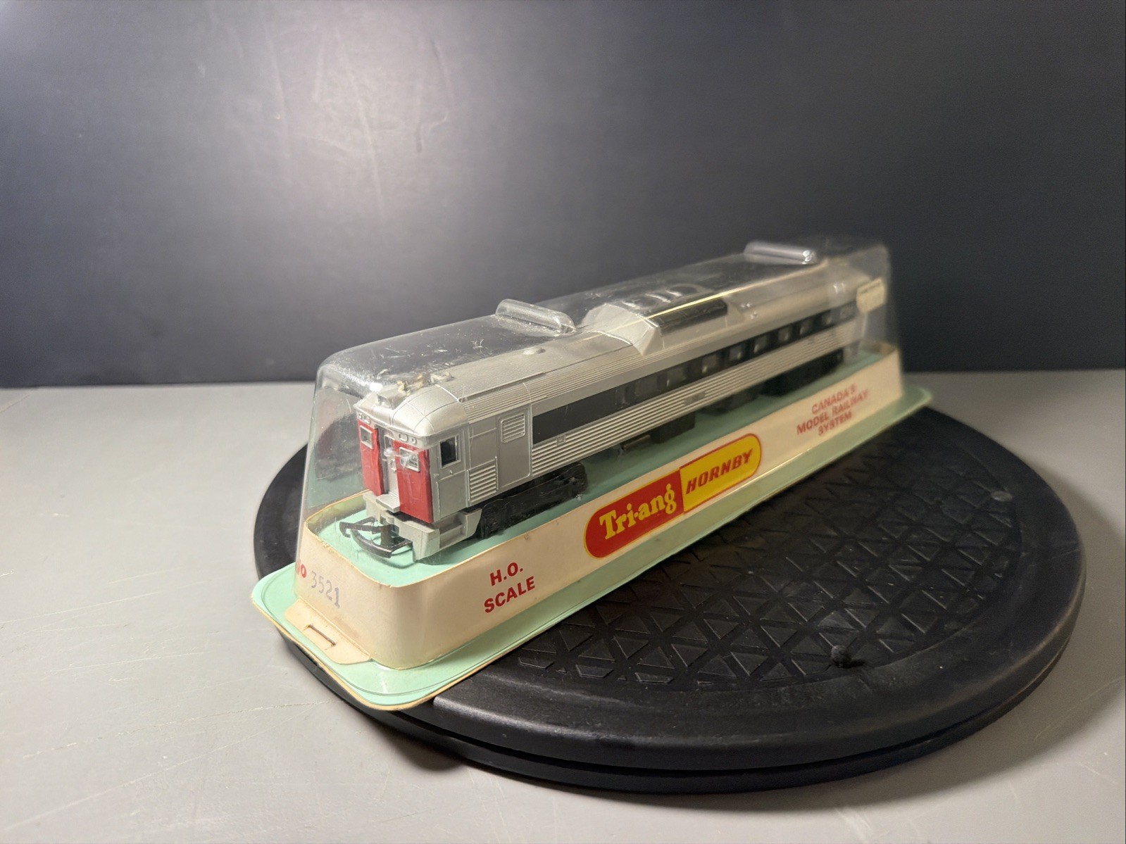 TRIANG HORNBY R3521 SILVER BLACK CANADIAN NATIONAL BUDD RAILCAR 101 UNUSED F.4