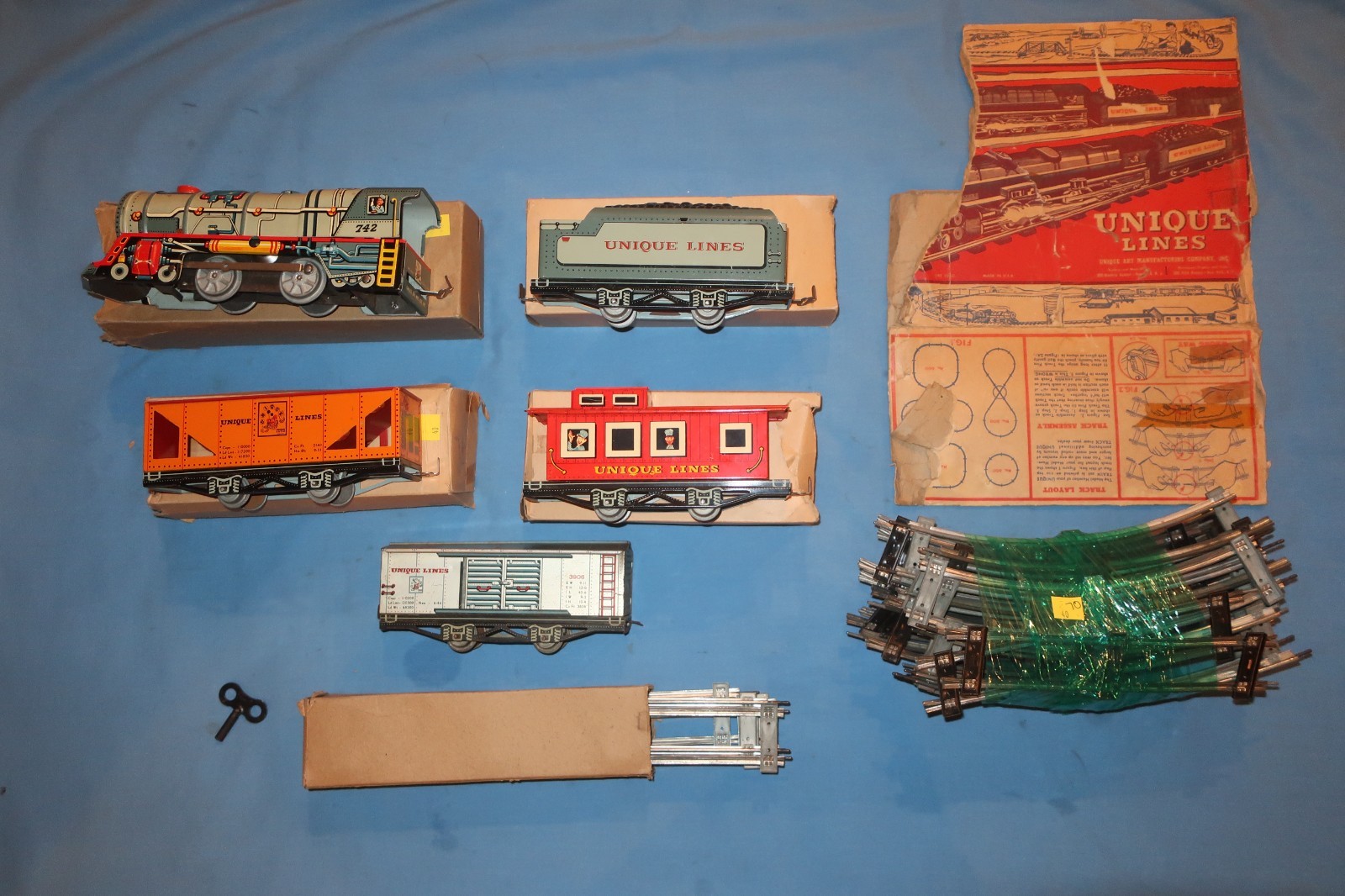 Unique Art #742 Clockwork Wind-up Locomotive & Tender Freight Set. Working. Nice