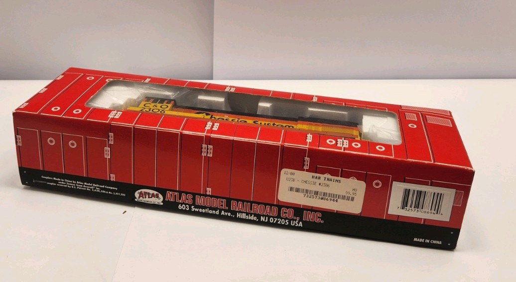Atlas HO #8694 GE U23B CHESSIE SYSTEM C & O #2306 POWERED LOCOMOTIVE NOS B74