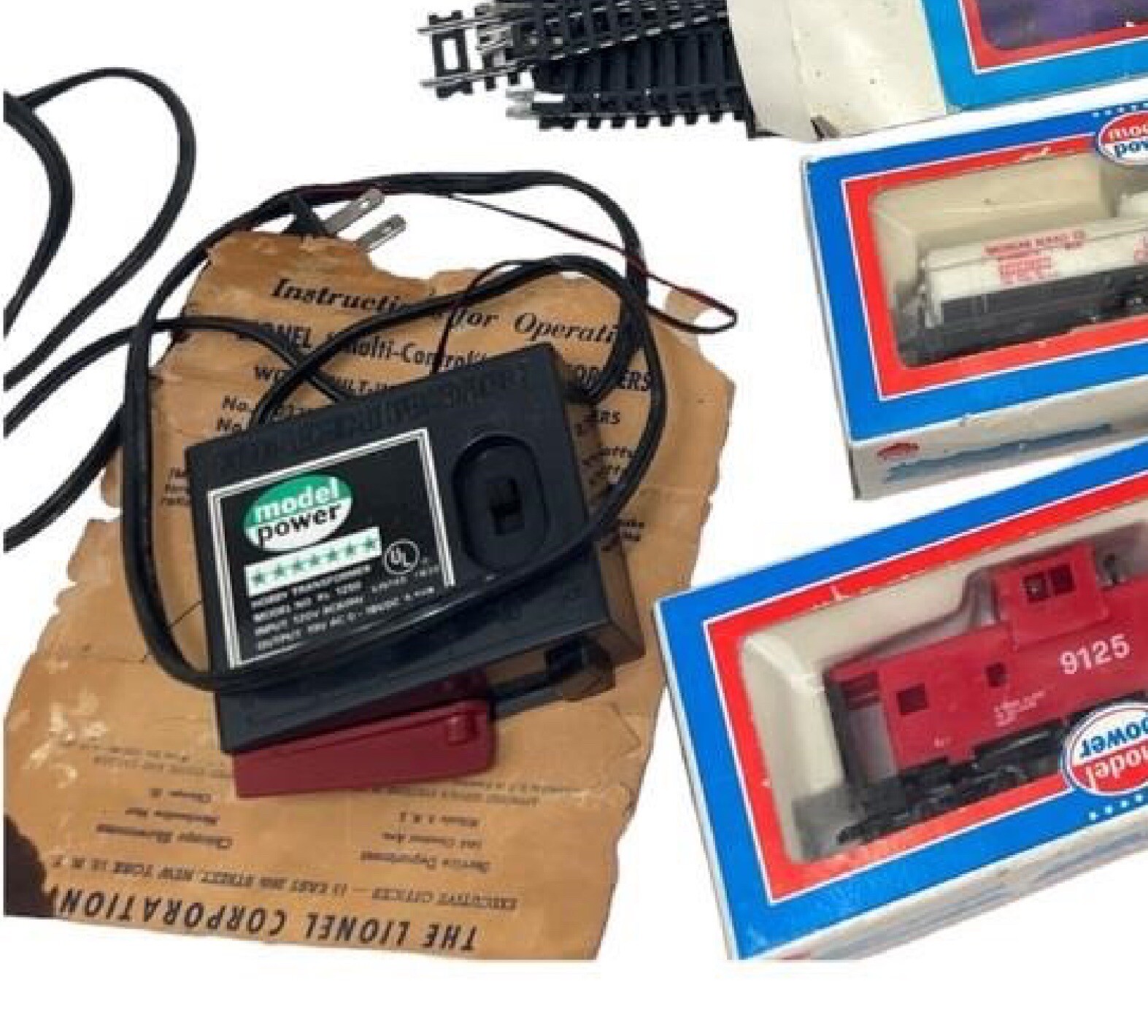 Vintage HO Model Power 6730 Santa Fe F3 Locomotive + 9125 ,8033 & 8003 Rail Cars