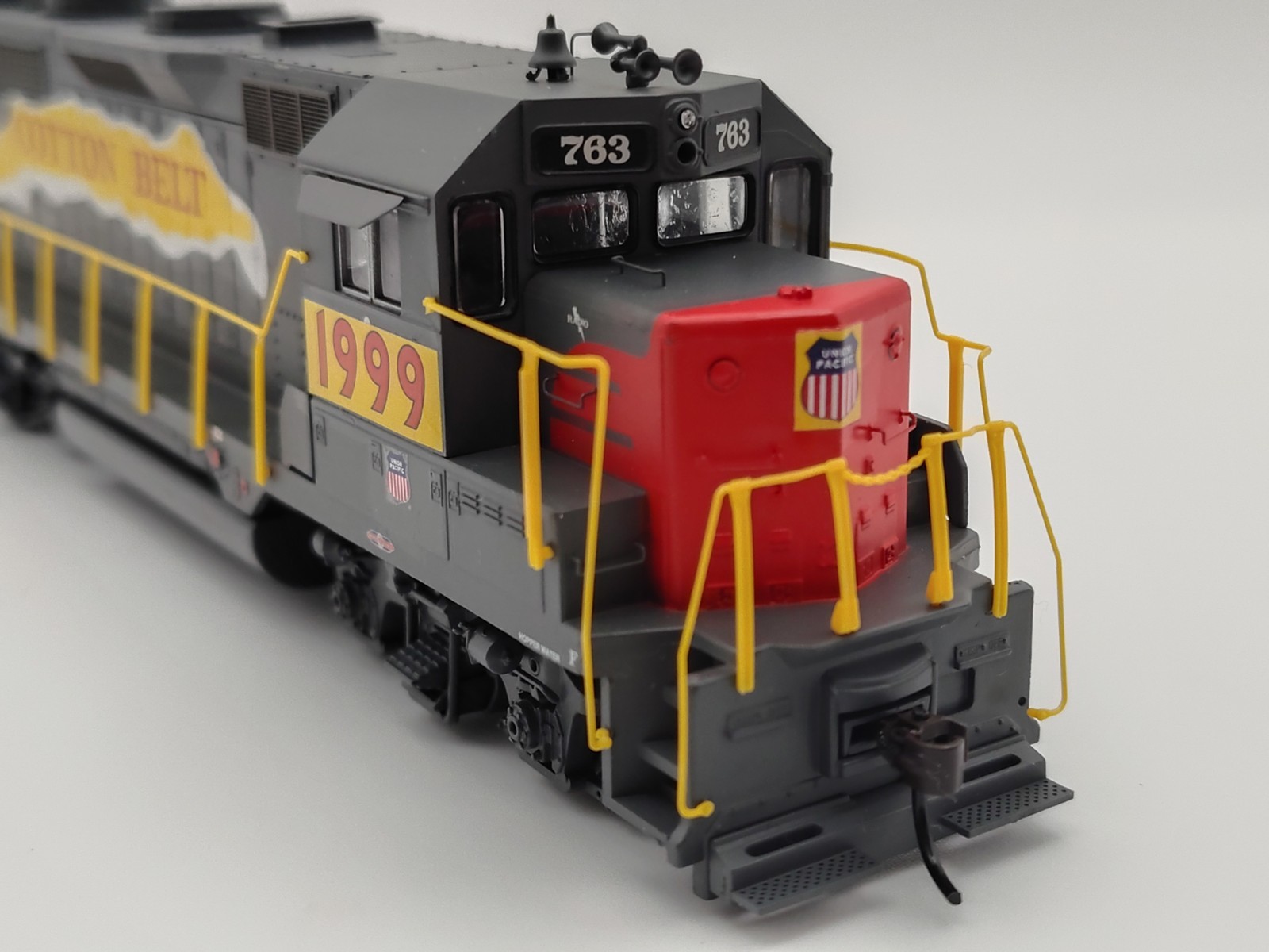 HO Athearn Custom Locomotive Union Pacific Patched Cotton Belt GP35 DCC…