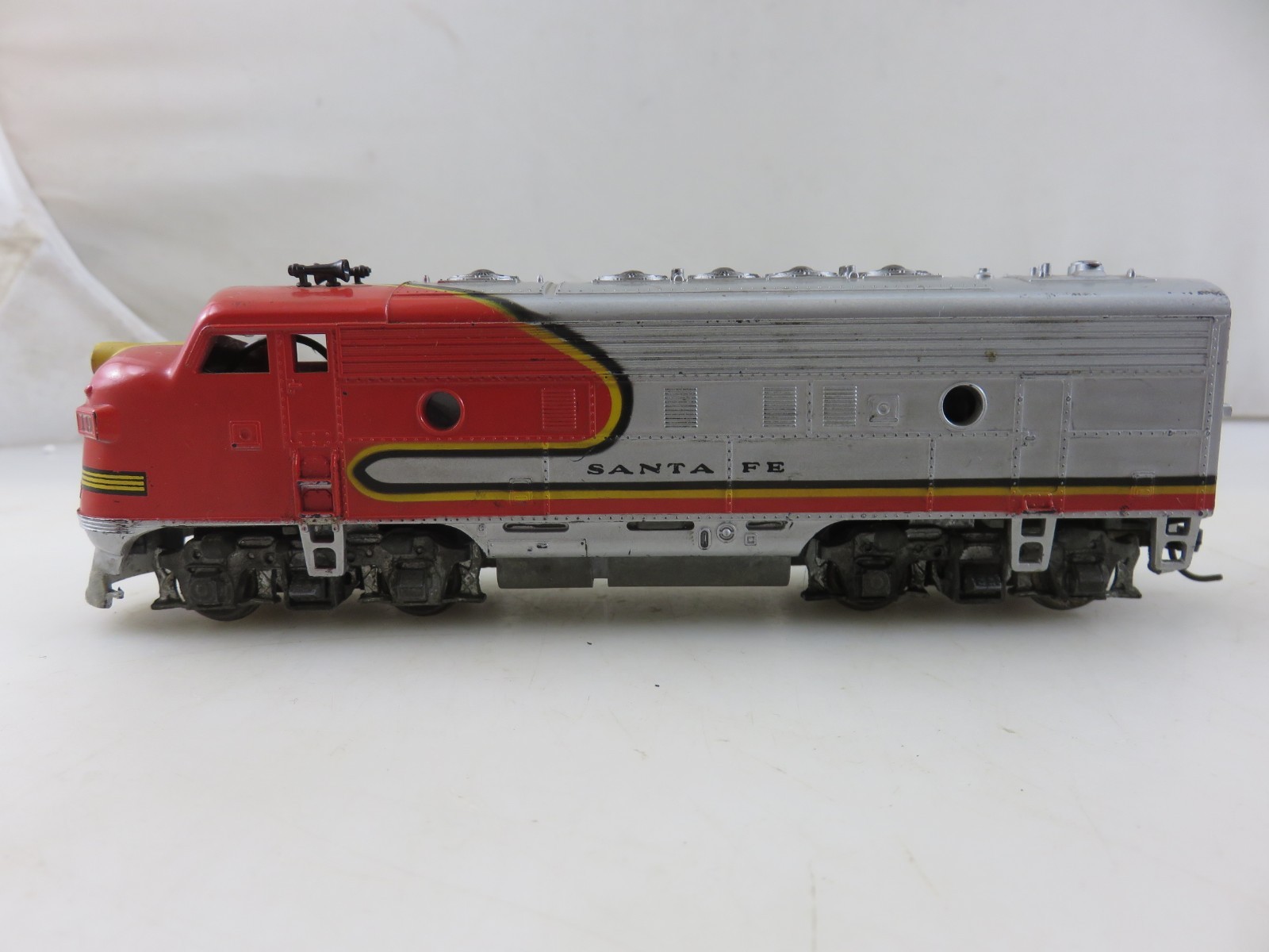 Bachmann Tyco Others Santa Fe Diesel Locomotive Engine 4pc Set FOR PARTS/REPAIRS