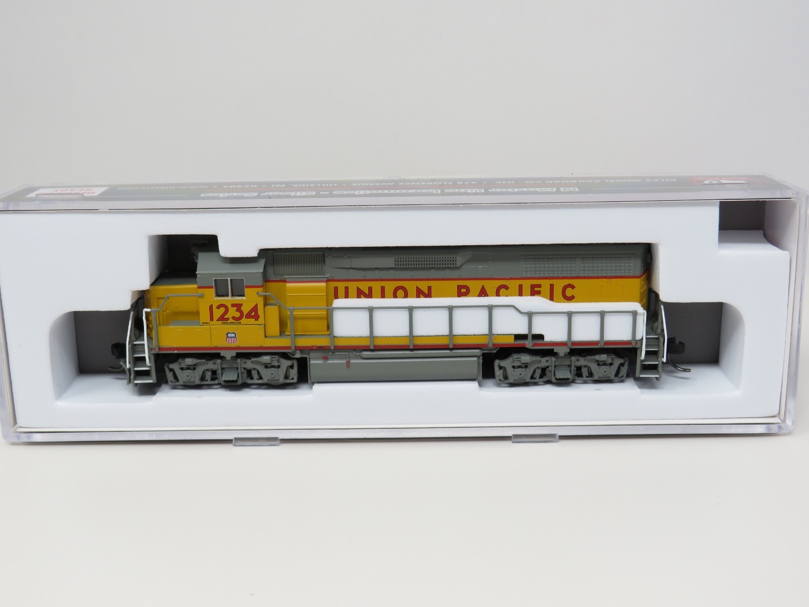 Atlas N 40005910 Union Pacific Railroad UP #1234 EMD GP39-2 Diesel Locomotive