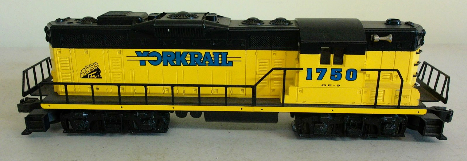 Lionel Trains 1994 T.C.A. York Rail GP-9 Diesel #6-52037 Cab #1754 & #1750 Dummy