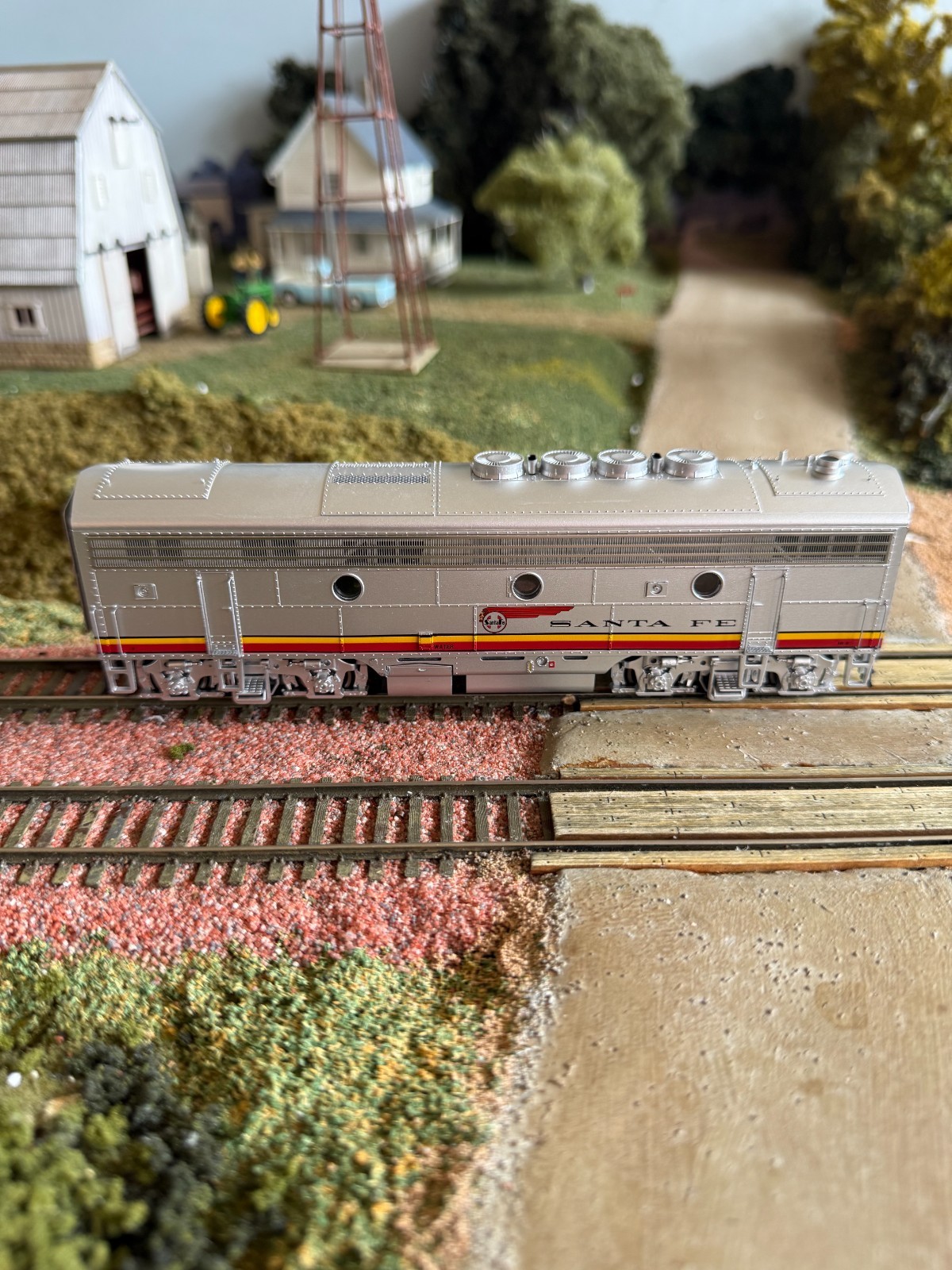 HO Walthers Proto 2000 Modernized F3B Santa Fe #16-A. Factory DCC/Sound. NIB