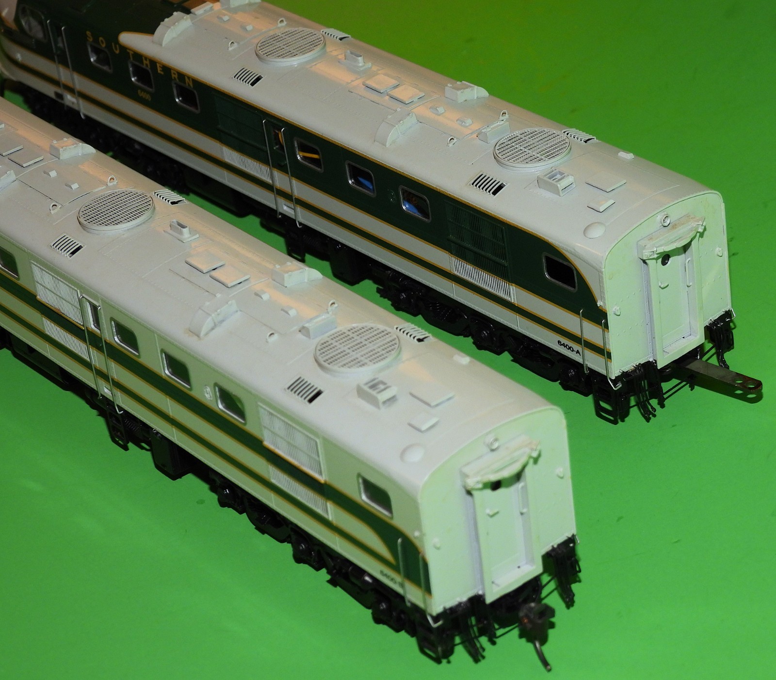 HO Brass SOUTHERN DL-109/110 Diesel Locomotives #6400/6400A Overland Models DCC