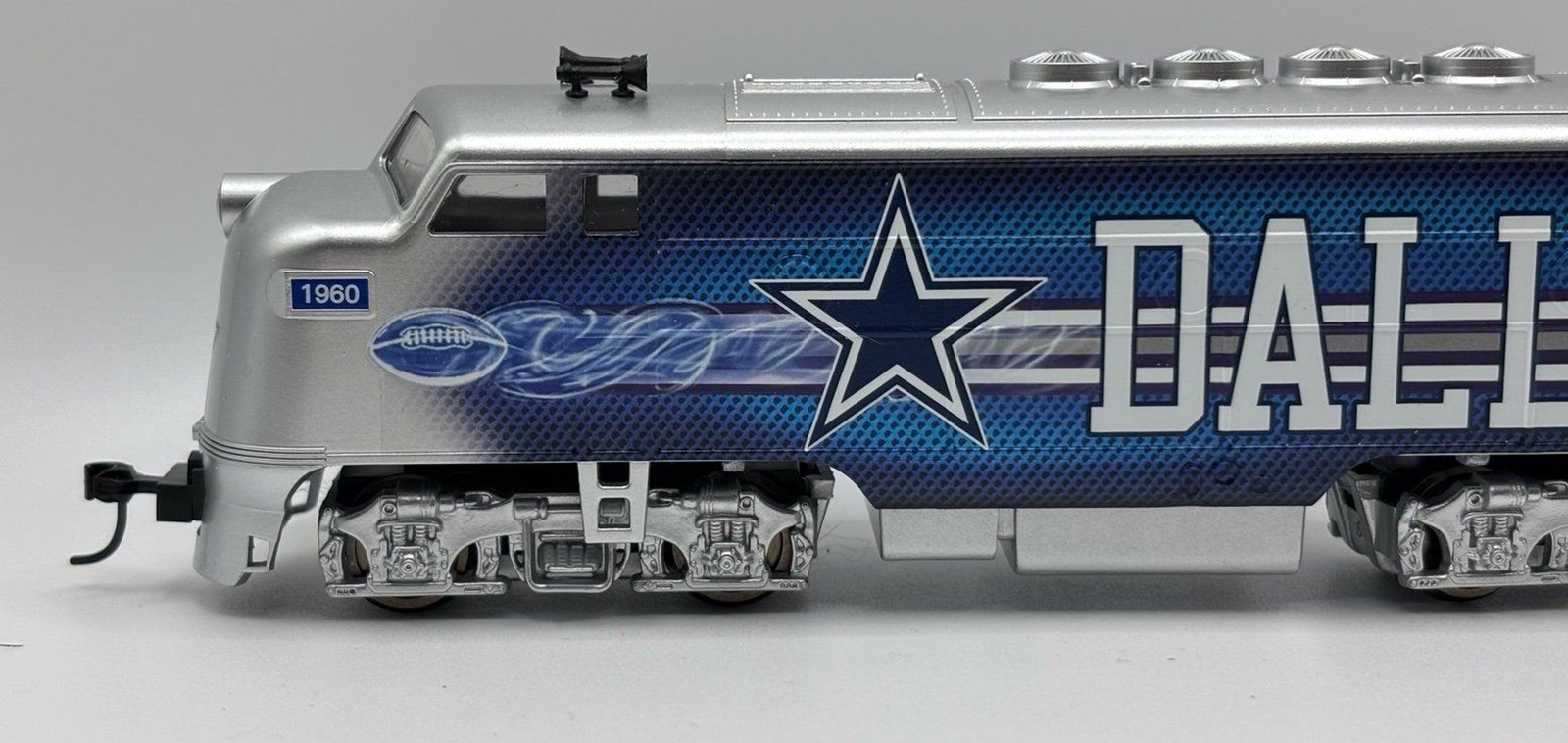Bachmann Hawthorne Village Dallas Cowboys F3 Locomotive Train 14-02189-001