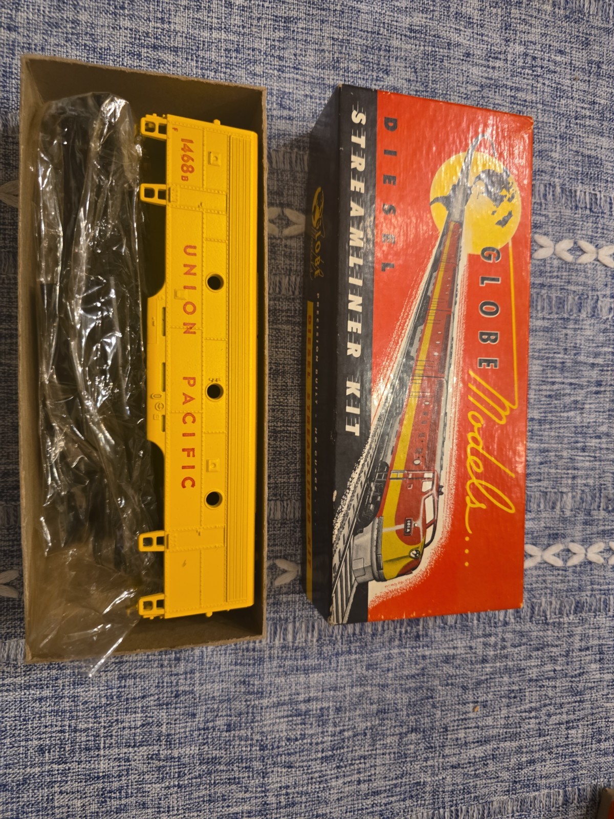 Globe Models Electro Motive Division (EMD) F-7 Diesel B-Unit Kit SEE DESCRIPTION