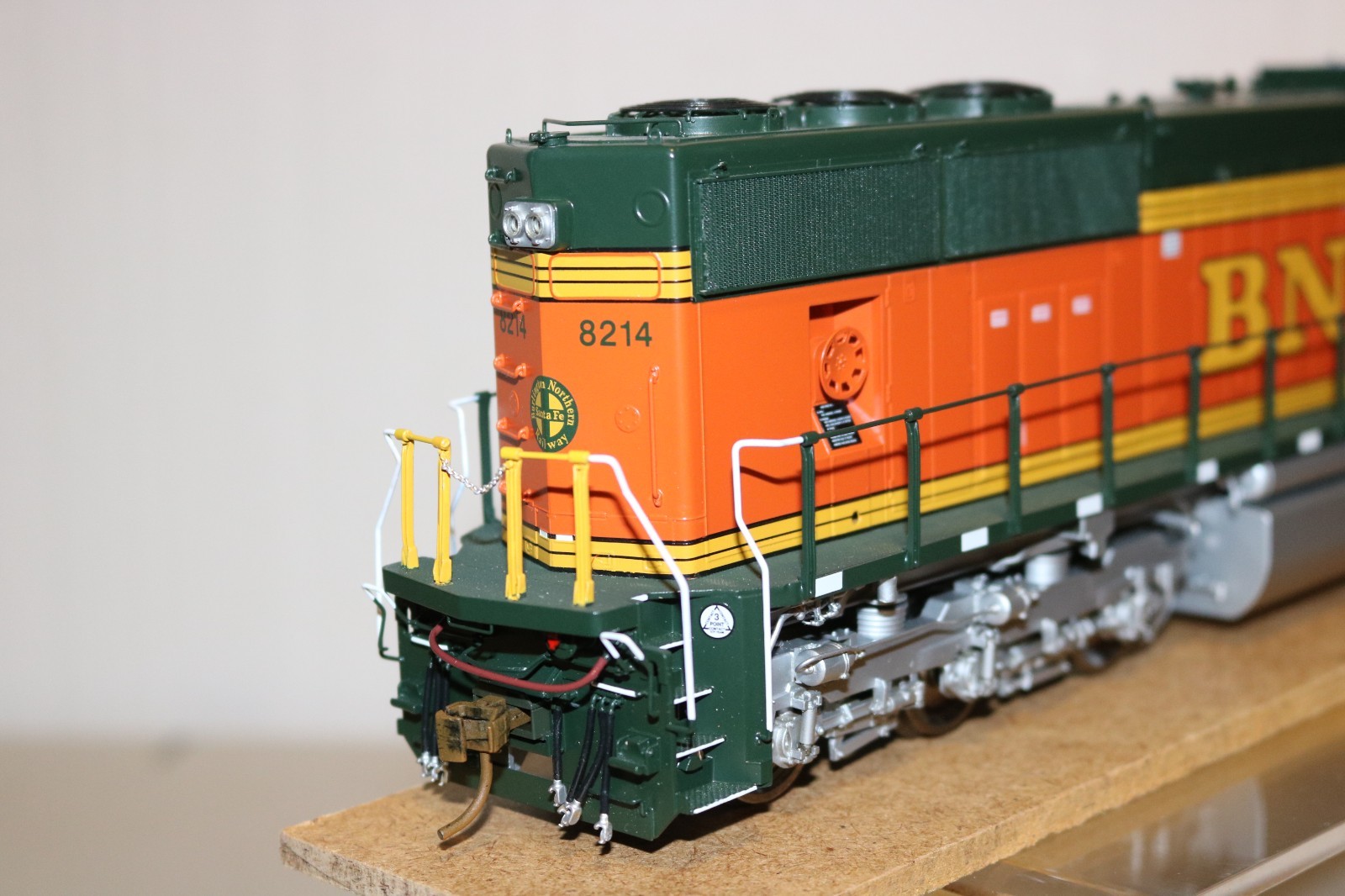 !!! Overland Models AJIN O Scale BNSF SD75M C/P w/ too many LIGHTS #8214
