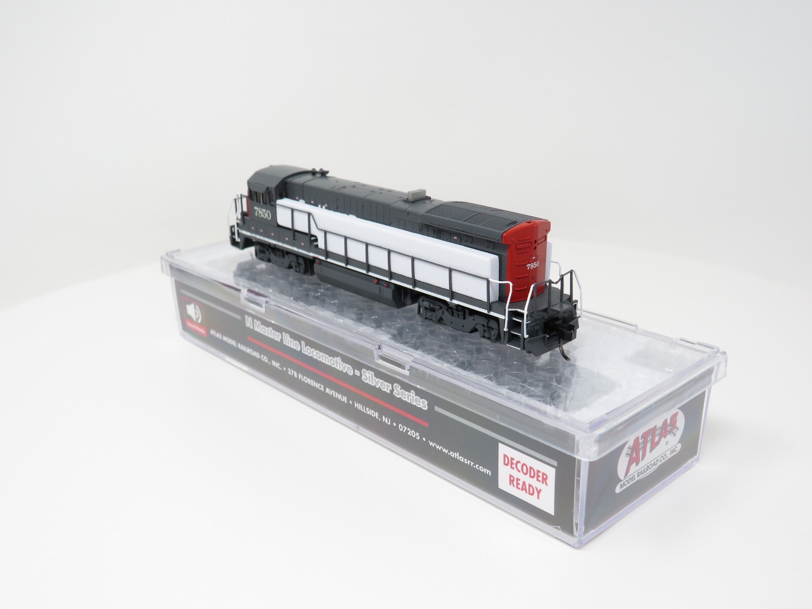 Atlas N 40005445 Southern Pacific SP GE B30-7 Diesel Locomotive DC Freight Train