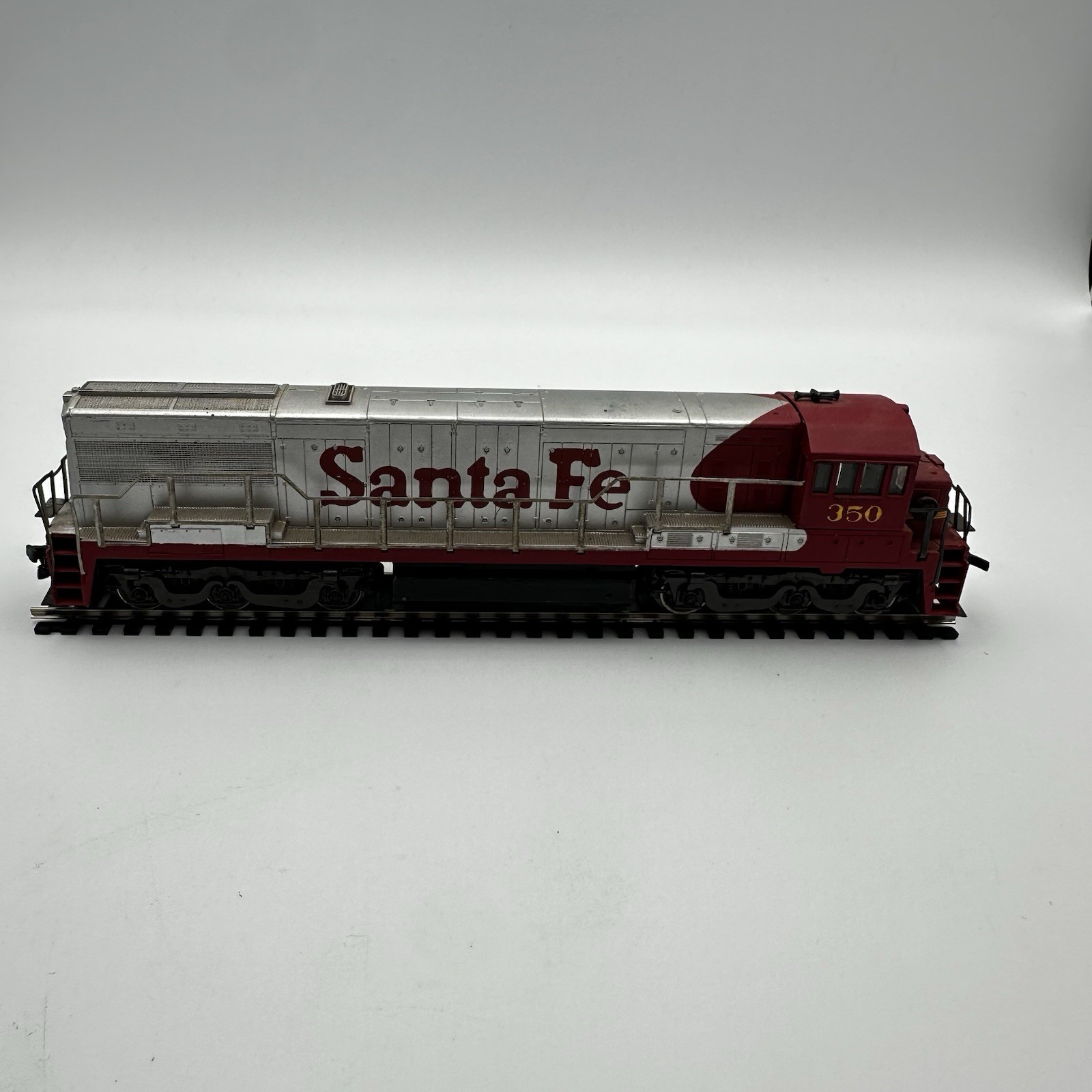 Vintage Rivarossi HO Santa Fe #350 powered diesel engine tested working READ