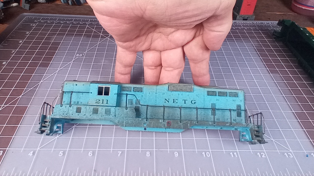 modified HO SHELL Rail Line NETG 211 blue GP9, railings inserts both ends BCK