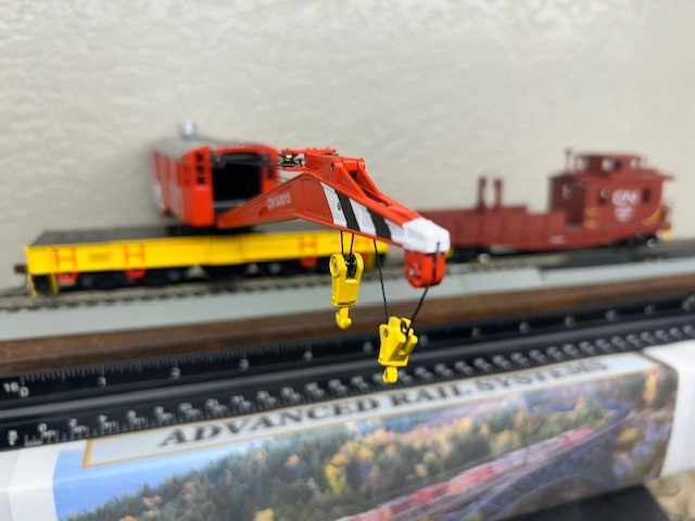 CANADIAN NATIONAL 200 ton ROTATING HEAVY DUTY WRECK CRANE w/TENDER HO SCALE NEW