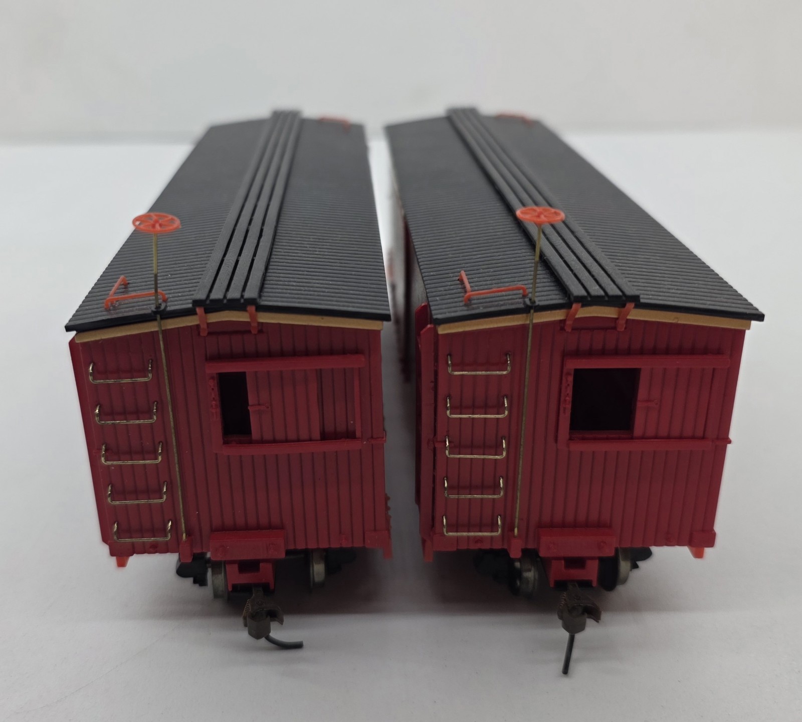 Hawthorne Village Fire Fighters Heroes Express Locomotive, Tender and Cars On30