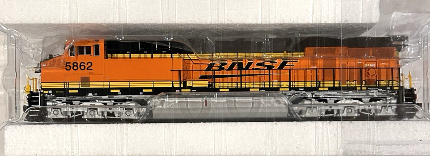 HO Scale Athearn Genesis G69704 Burlington Northern Santa Fe BNSF ES44AC #5862