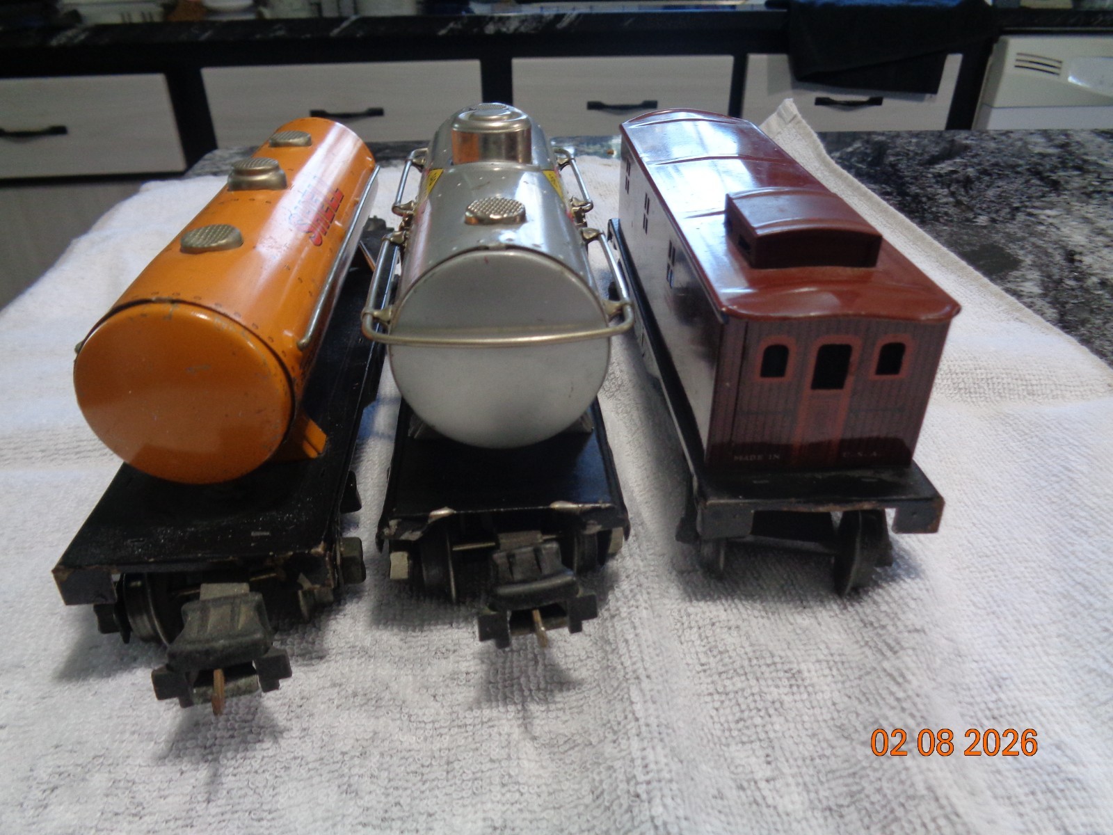 Lionel Vintage Pre War (1937-41) # 1668 Black Steam Loco, #1689T Tender & 3 Cars