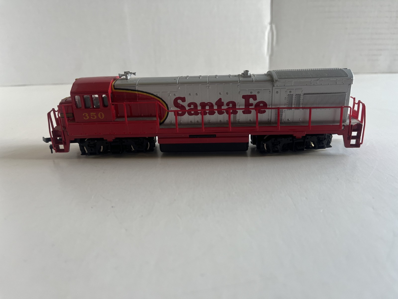 BACHMANN – HO Gauge – Santa Fe 350 – GE U36B – Non-Powered Diesel 41-640-02