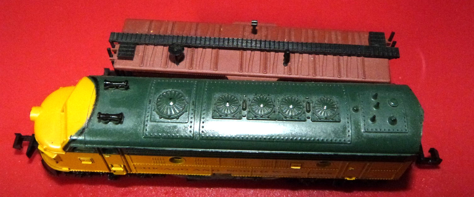 N Scale Atlas C&NW F7A Diesel & Bay Window Caboose