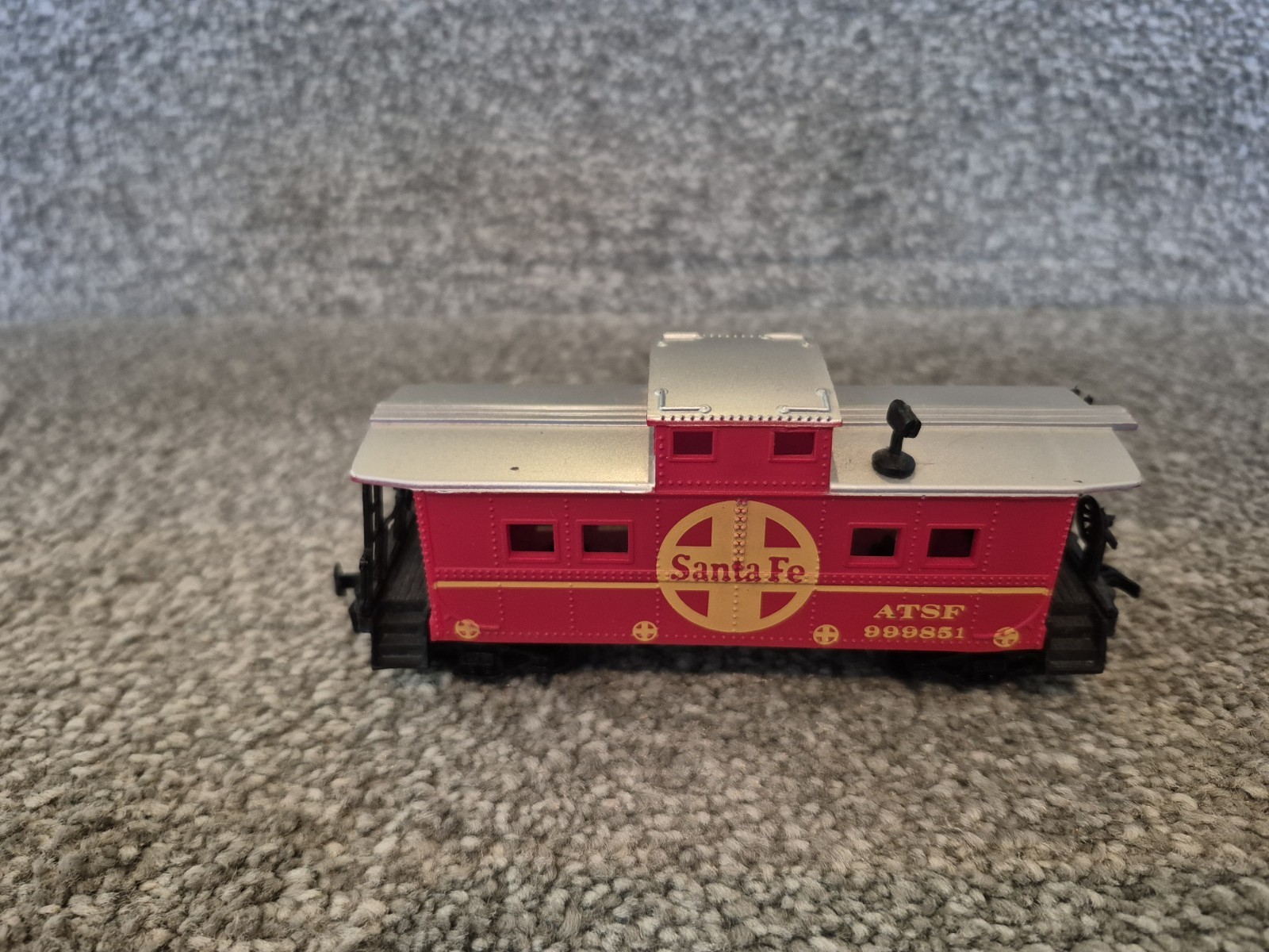 Mix Set of Atlas HO Model Railroad Engine and cars