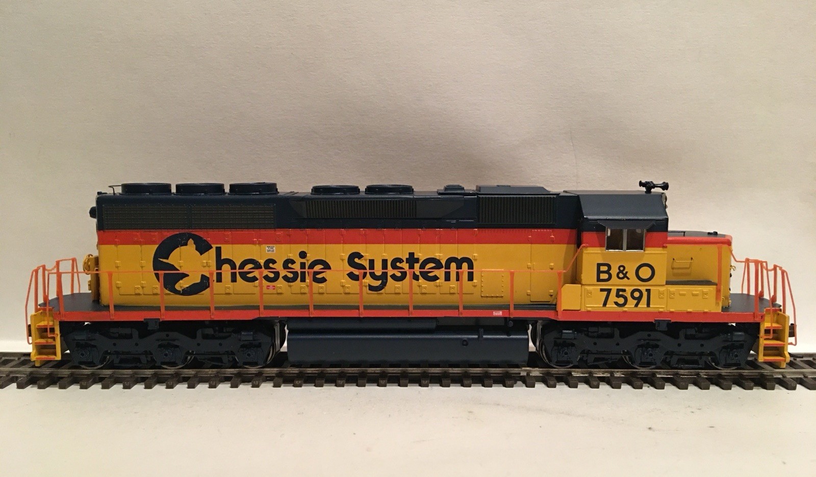 HO Athearn RTR 93545 Chessie System SD40 Powered Diesel Locomotive B&O #7591