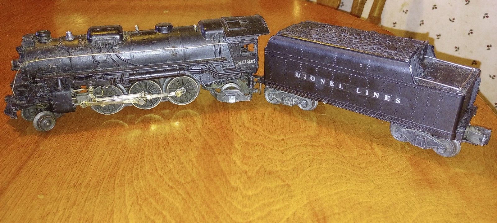 ORIGINAL LIONEL POSTWAR 2026 STEAM ENGINE & #6466W WHISTLE TENDER TESTED