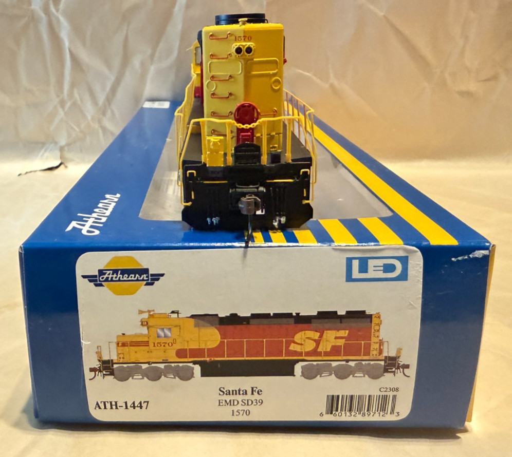 Athearn HO Scale Santa Fe Kodachrome SD30 DCC Ready