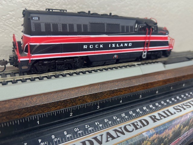 BL2 ROCK ISLAND loco – DC ANALOG HO Scale “CARBODY STYLE” PASSENGER OOP DISPLAY