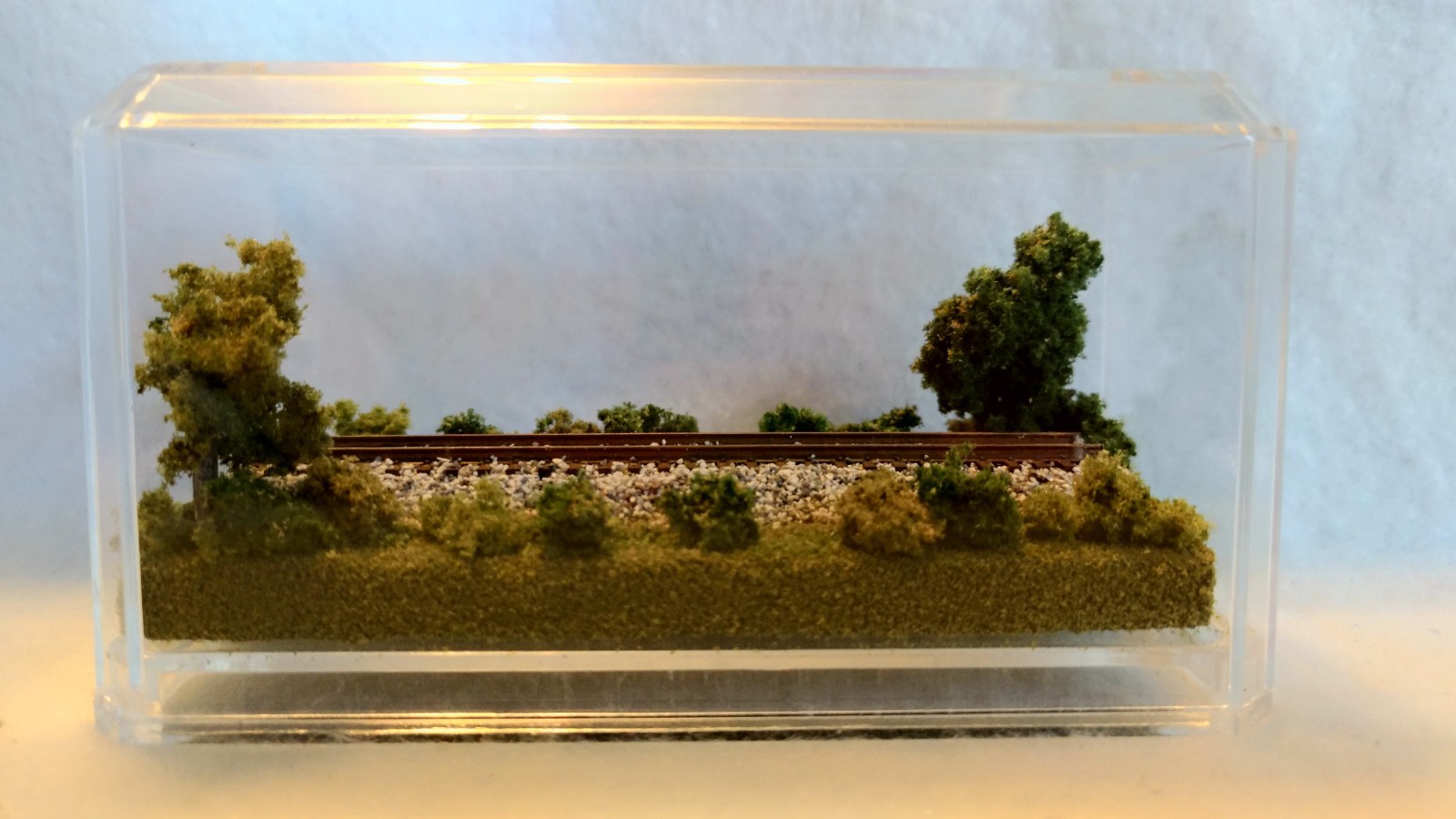 Z SCALE MINI DISPLAY CASE – GREAT FOR A Z SCALE LOCO OR CAR
