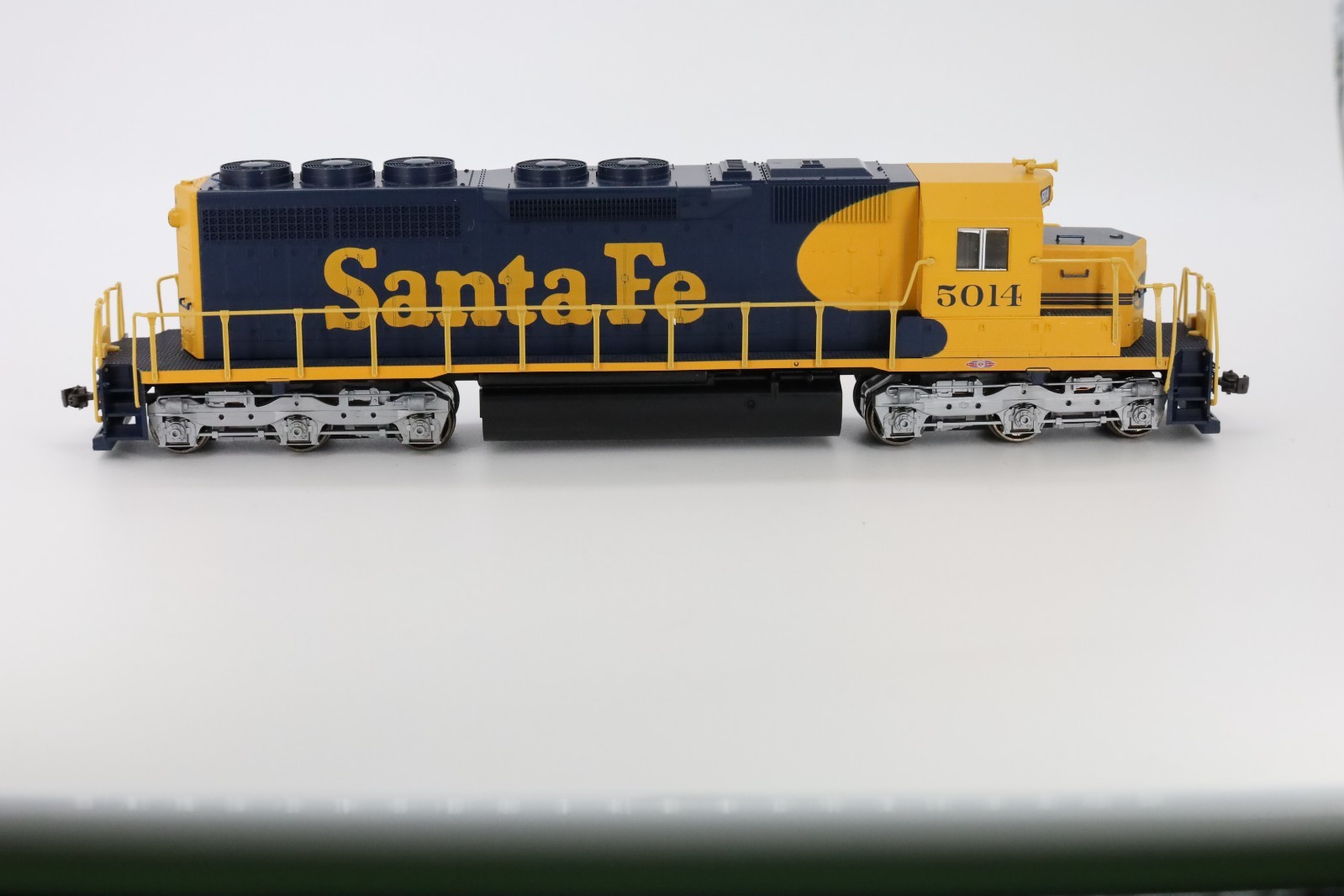 KATO 37-6328 ATSF Santa Fe SD40 ATSF5014 DC Only HO Scale LNIB