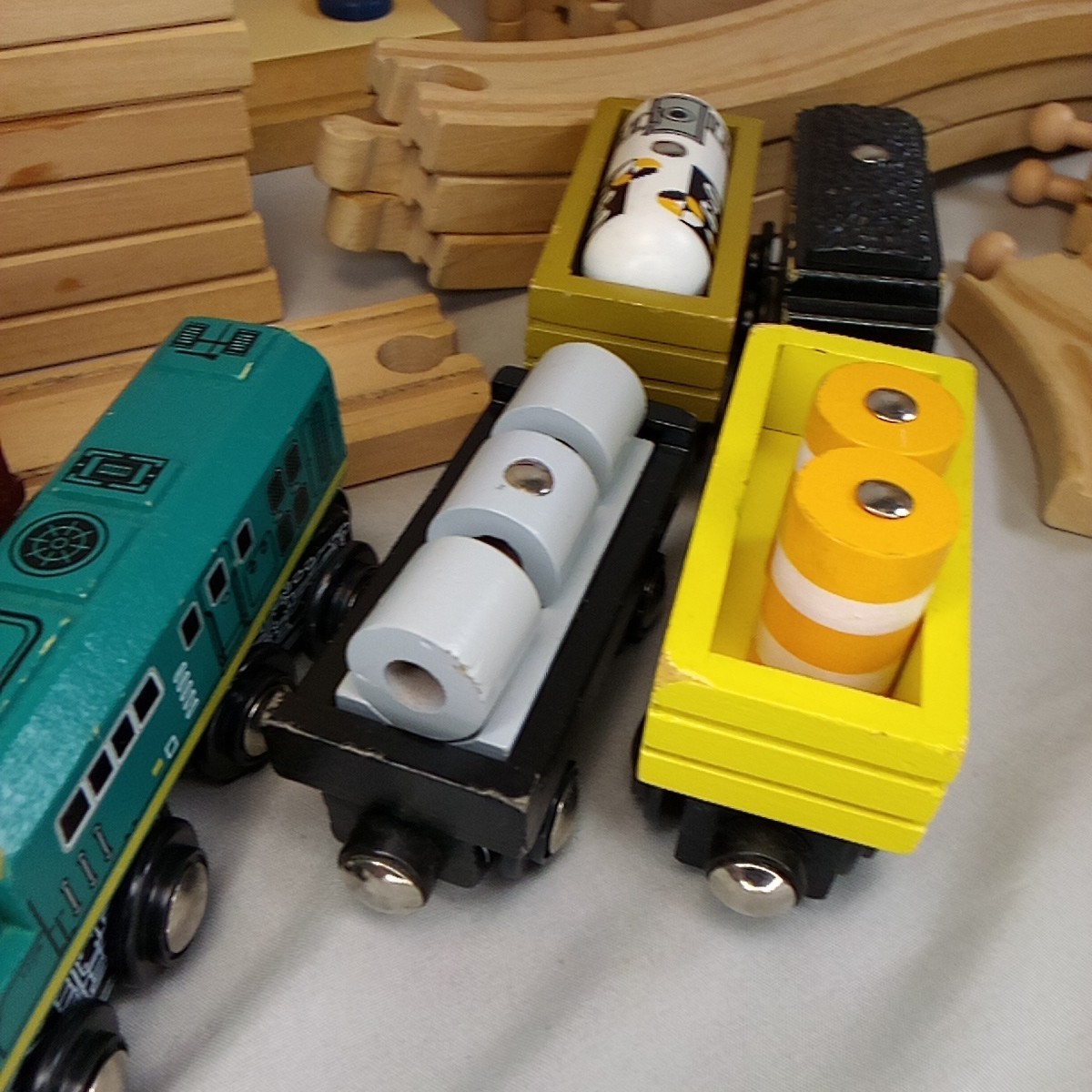 Maison Battat Wooden Railway Train Lot Engines Cars Crane Tressles Track Set
