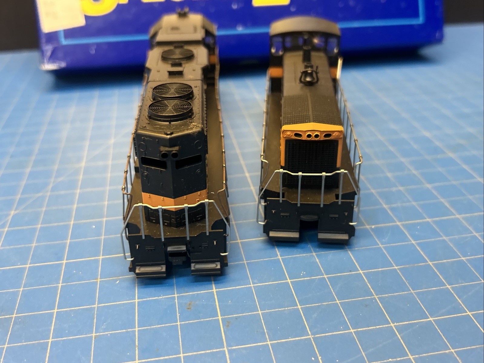 HO GP38-2 & SW1500 Set (Both Powered) IHB Indiana Harbor Belt DC Tested #2213