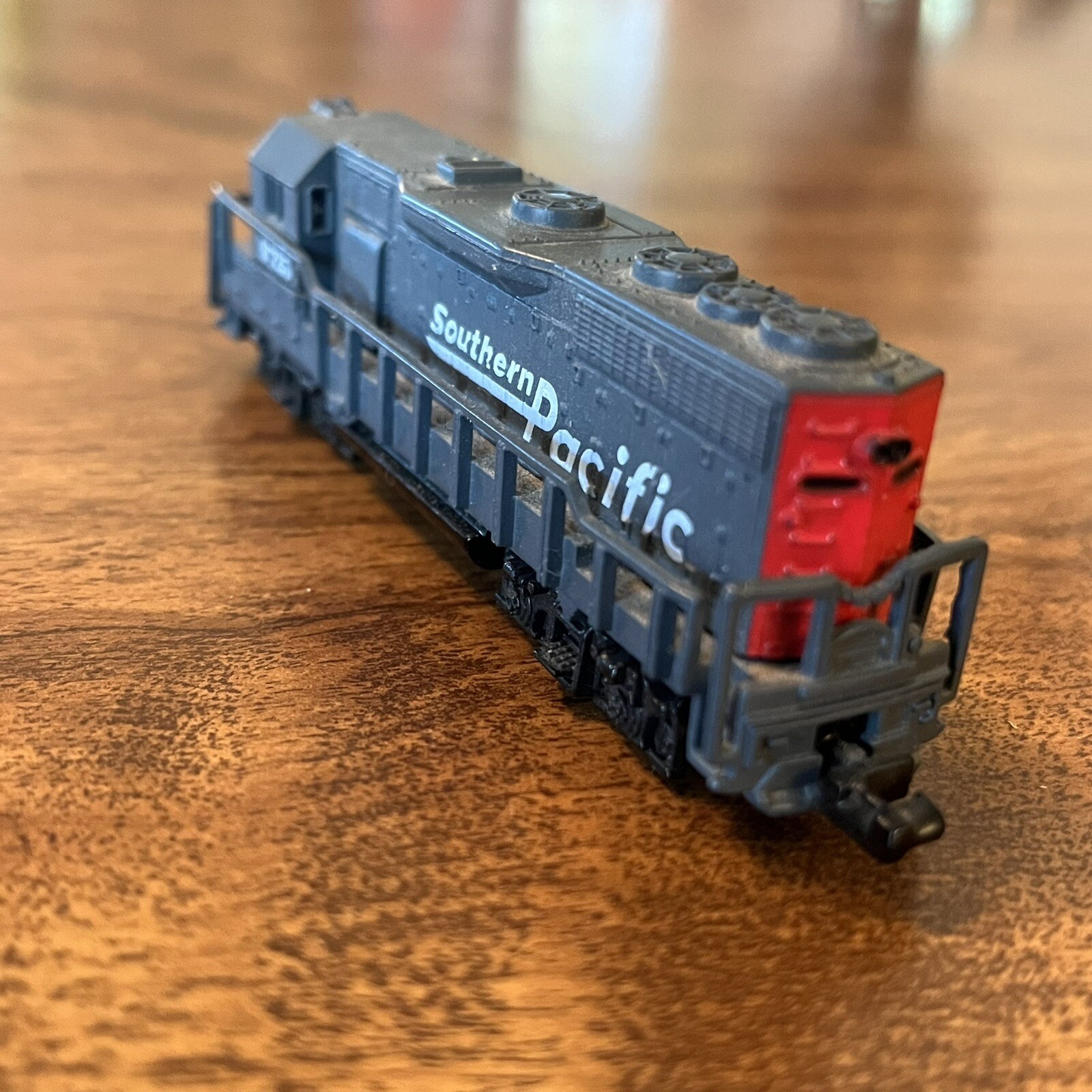 Southern Pacific Diesel Locomotive #9725 Model No 418 Dummy High Speed N Scale