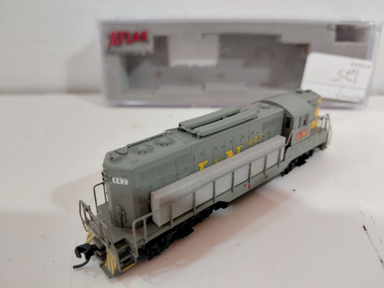 Atlas 48166 N Gauge Model Railroad Louisville Nashville GP-7TT Diesel Engine 443