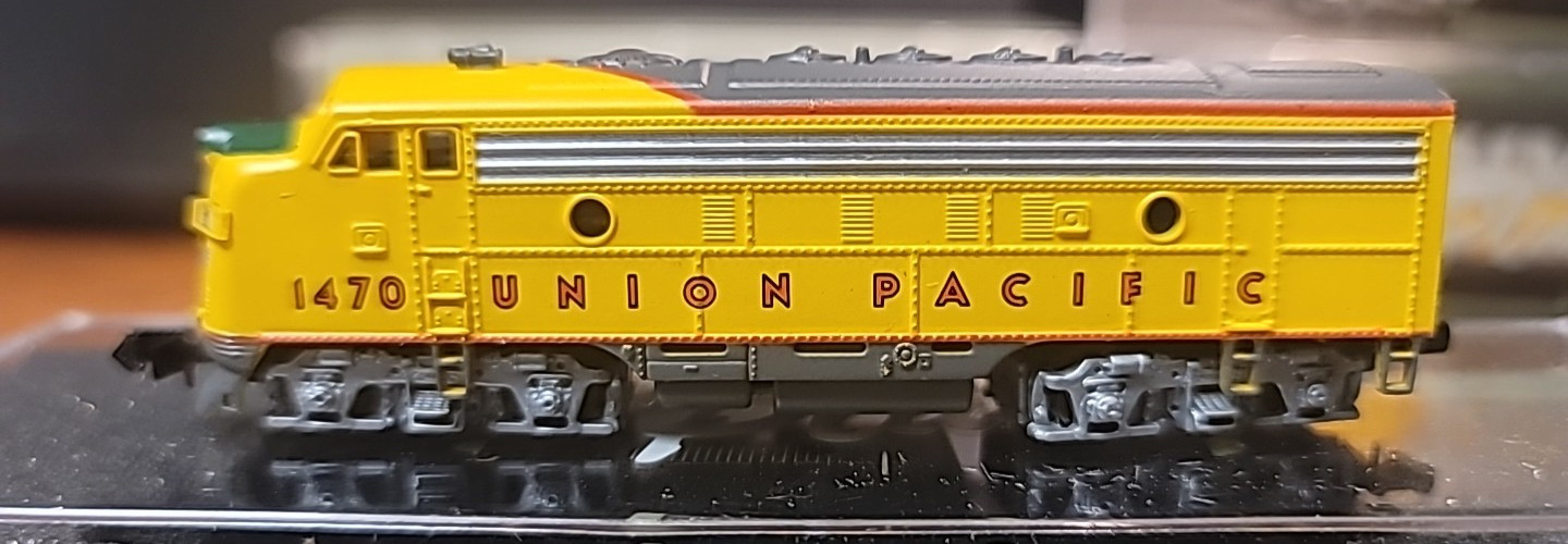 BACHMANN PLUS EMD F7 A-B-B-A UNIONPACIFIC ROAD# 1470, 1476B, 1492B, 1468 powered