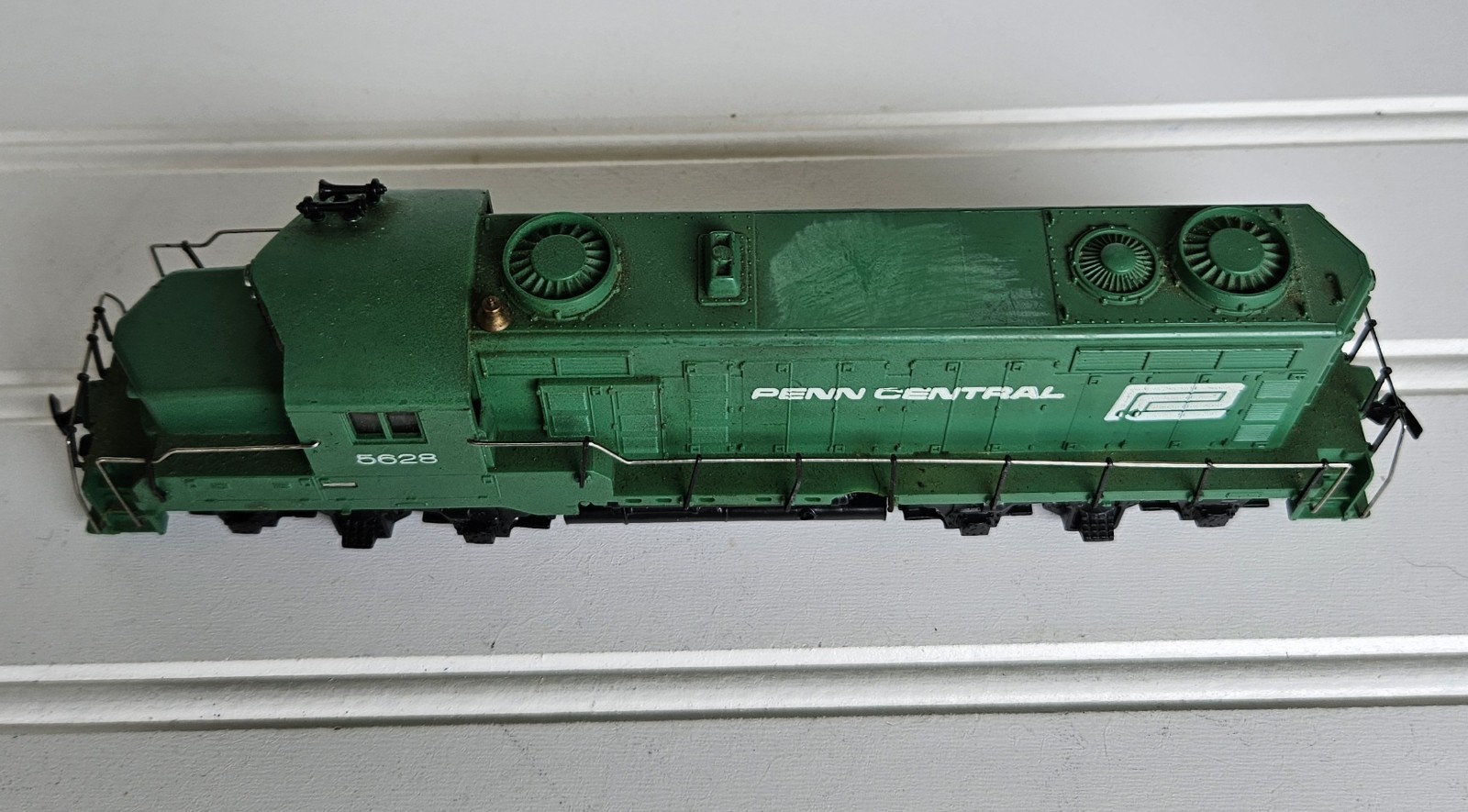 Vintage Mantua Tyco Ho Scale GP20 Diesel Locomotive Penn Central 5628 Not Works