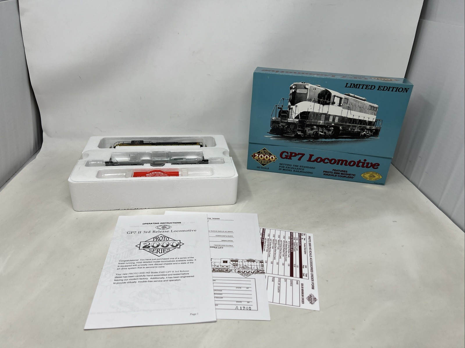 NOS Proto 2000 GP7 Northern Pacific 556 w Steam Gen HO Unopened NIB 23020