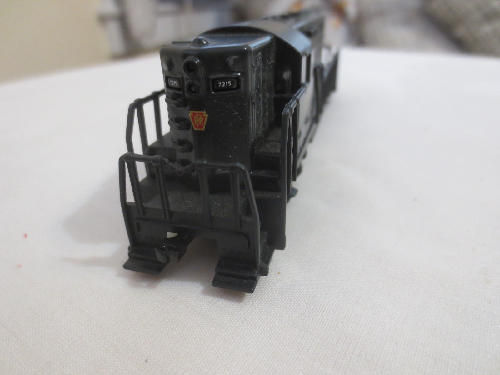 Lionel Locomotive 7215 PA GP-9 series With Decorative Tin 1998