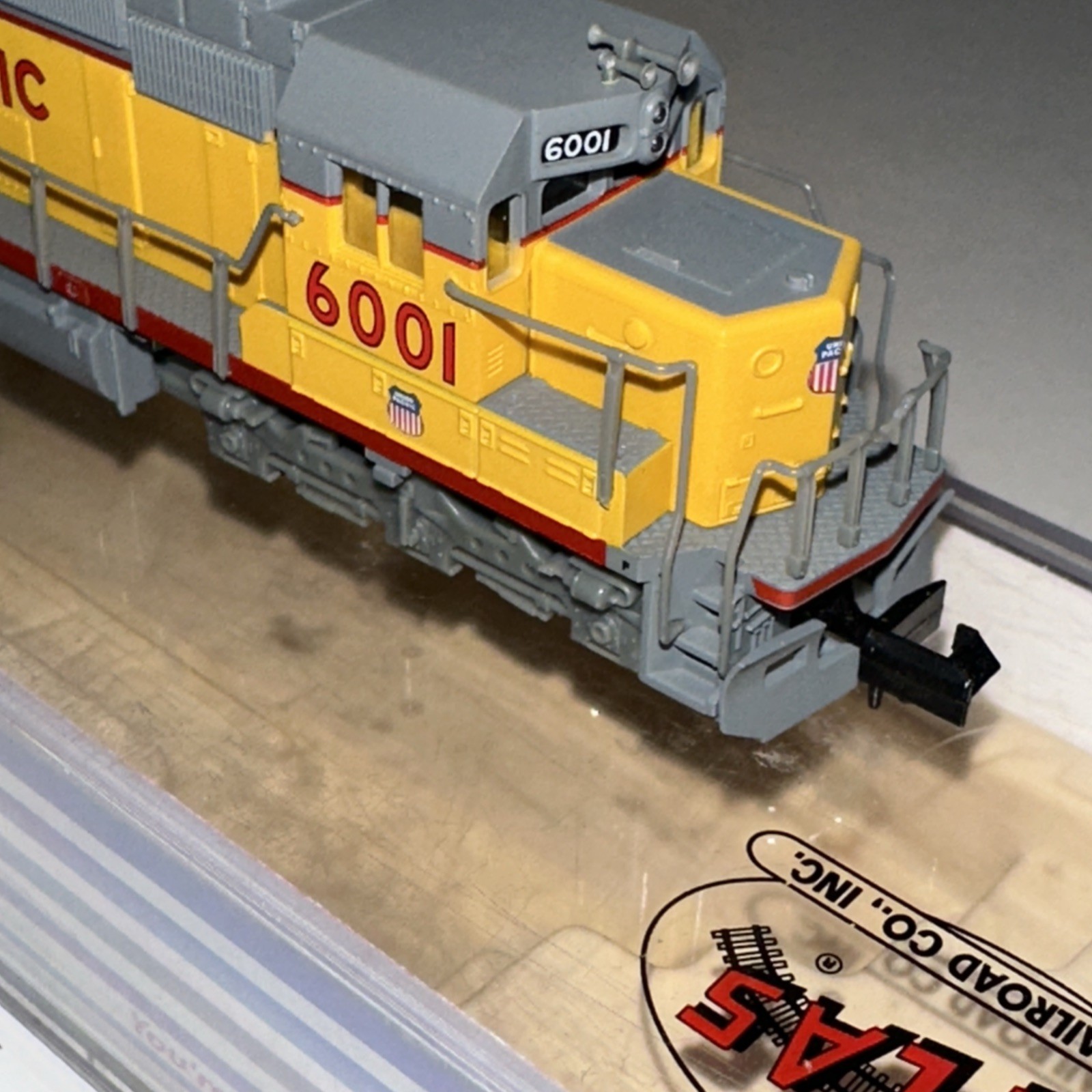 ATLAS AMERICAN SD-60 DIESEL LOCOMOTIVE “UNION PACIFIC” #6001 (BOXED) N Scale