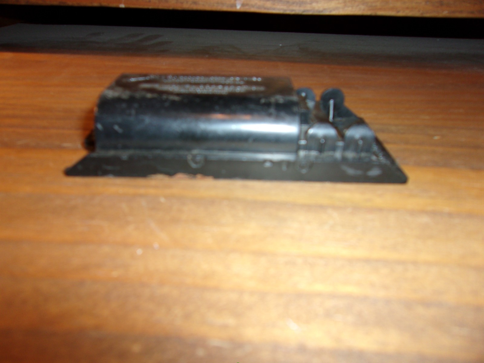 Lionel Battery Cover for unknown locomotive, maybe part #2328-35