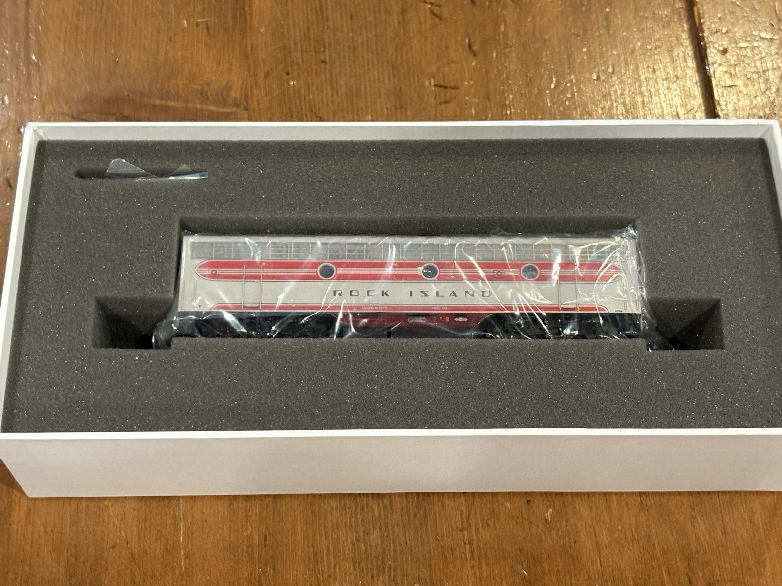 Athearn Genesis Ho Scale G1507 Rock Island Passenger F-7A/F-7B Set