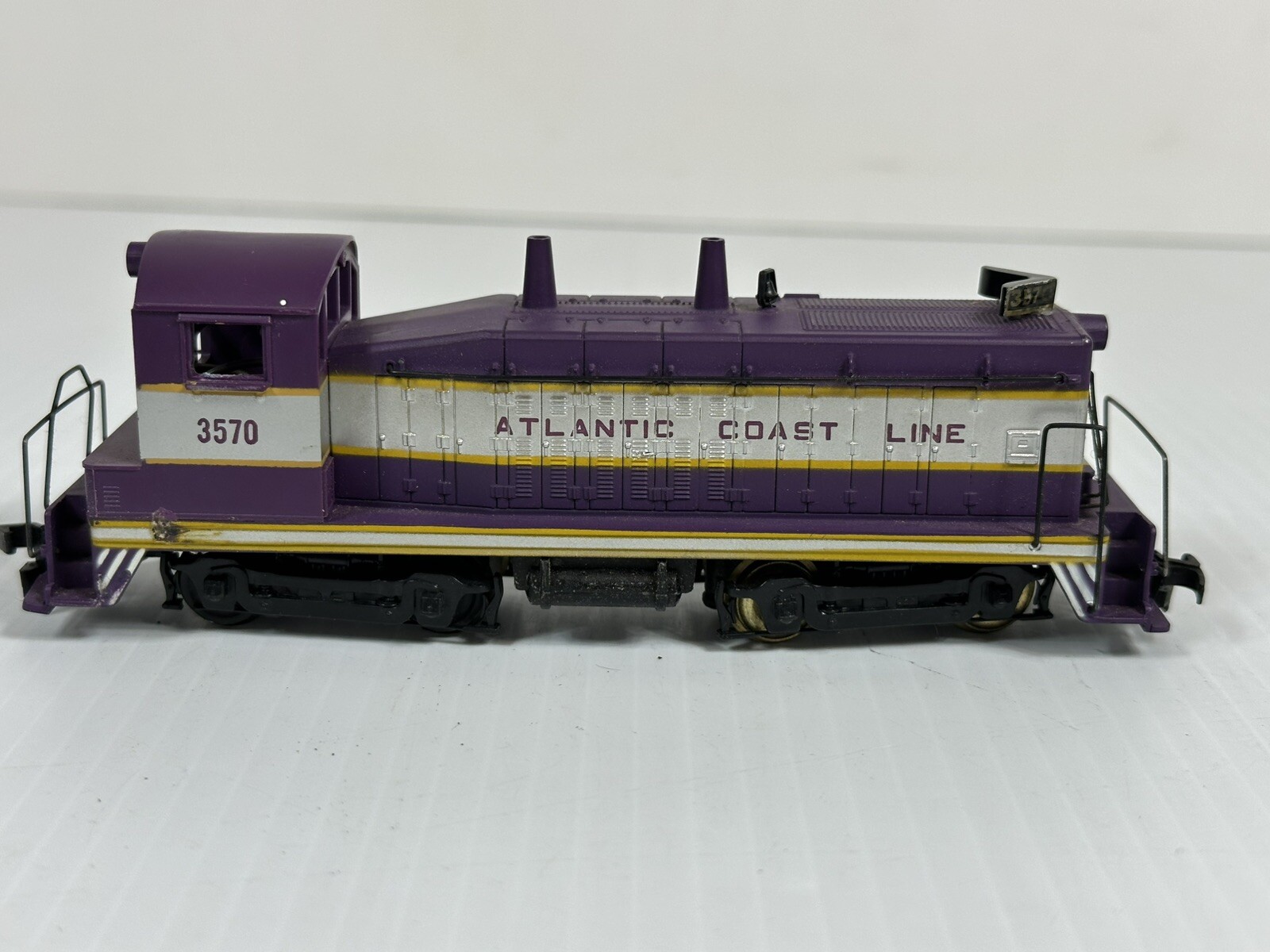 VTG Revell 3570 HO Scale SW7 Switcher Diesel Engine Purple Atlantic Coast Line