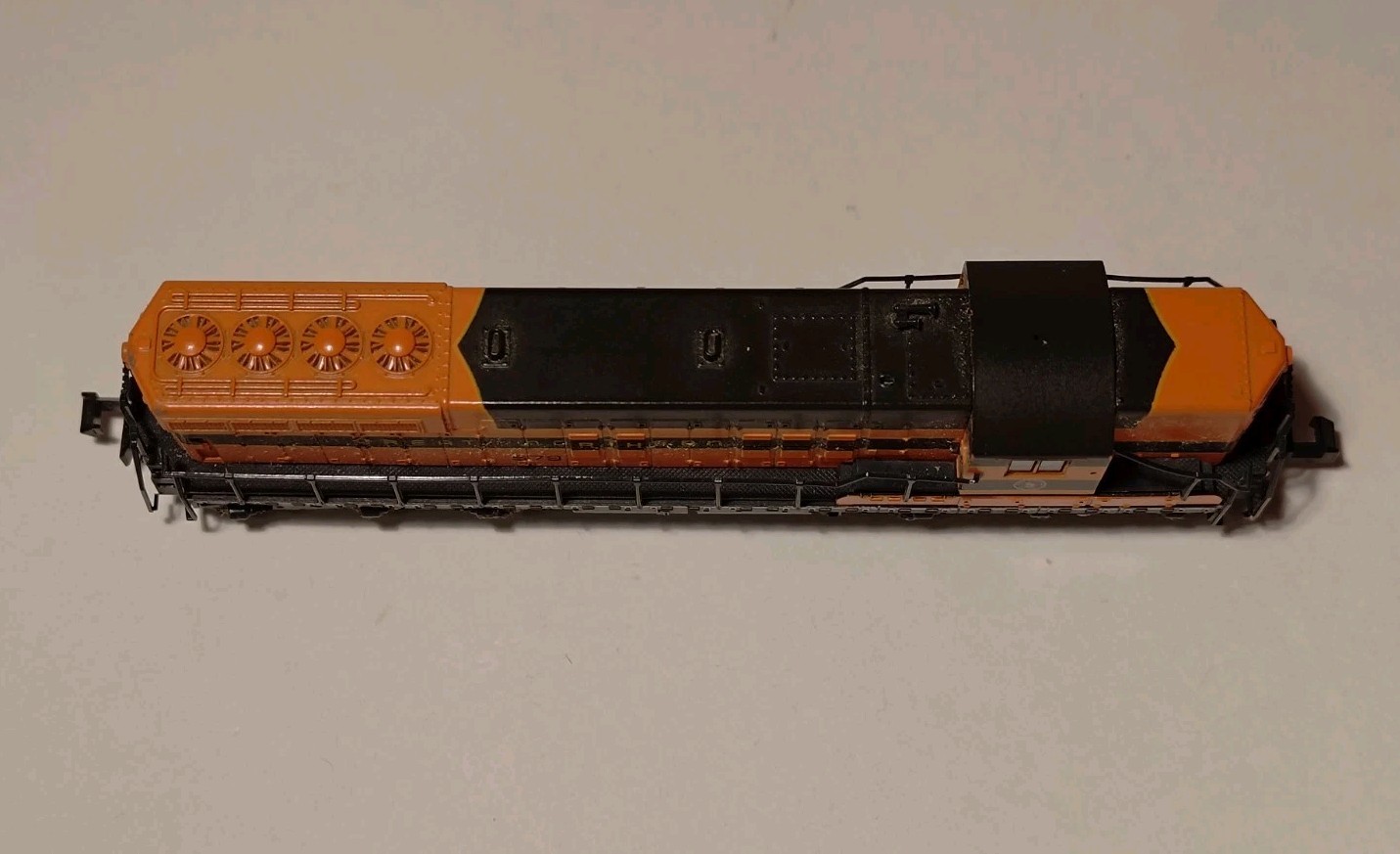 Atlas KATO N Scale Great Northern GN #579 EMD SD9 Diesel Locomotive 4541