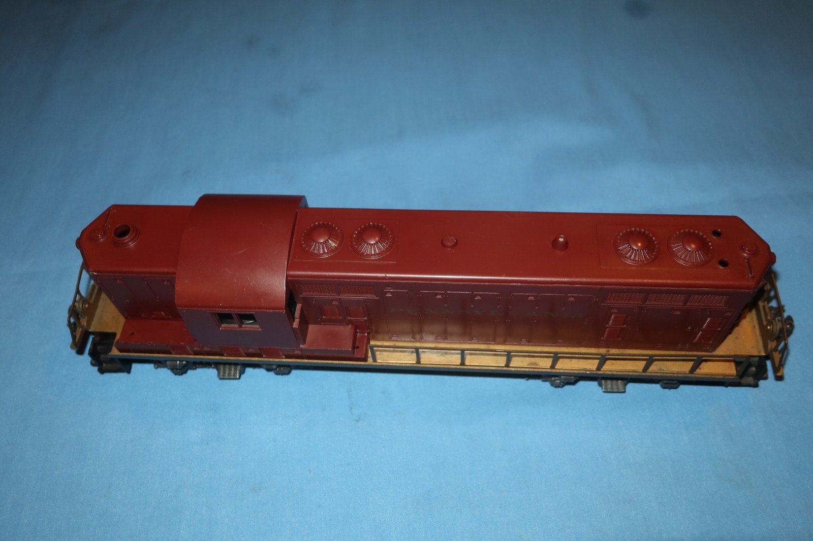 Lionel #2028 GP-7 Pennsylvania Diesel Locomotive. Runs Well