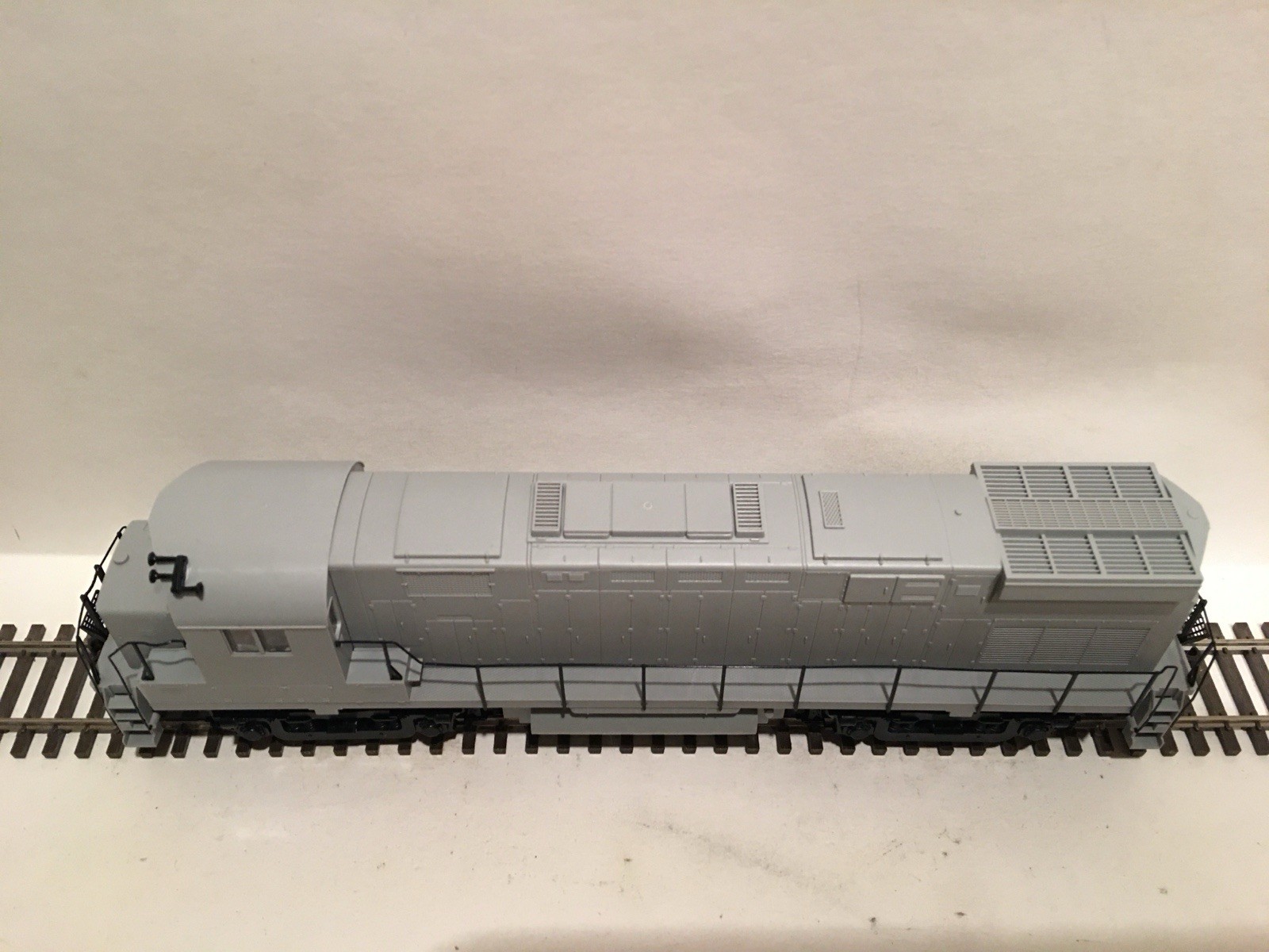 HO Atlas Classic 9330 Undecorated ALCO C-424 Powered Diesel Locomotive
