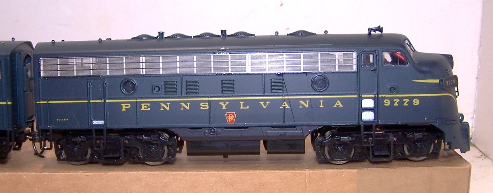 HO INTERMOUNTAIN F7a, F7b, BOWSER CABOOSE 478049, PENNSYLVANIA PRR 9779 DC