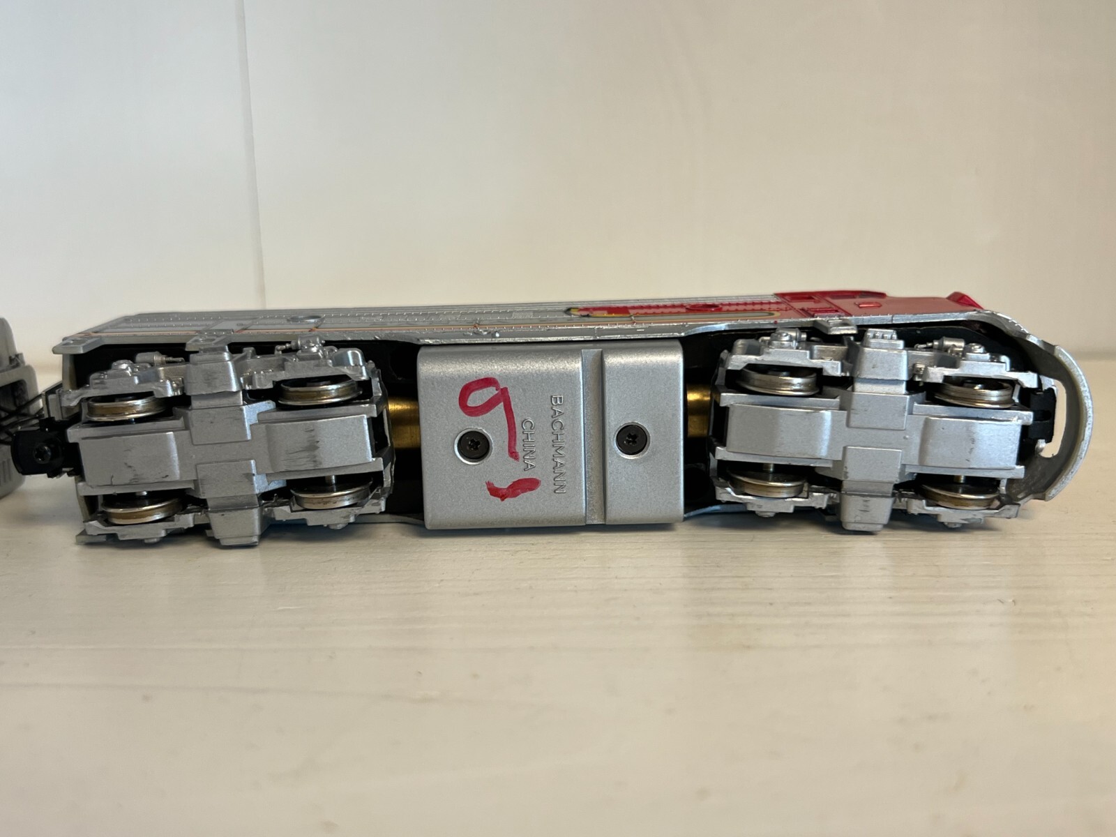HO Scale Bachmann Santa Fe Train #390 wired w/ car (NOT SURE OF FUNCTIONALITY)