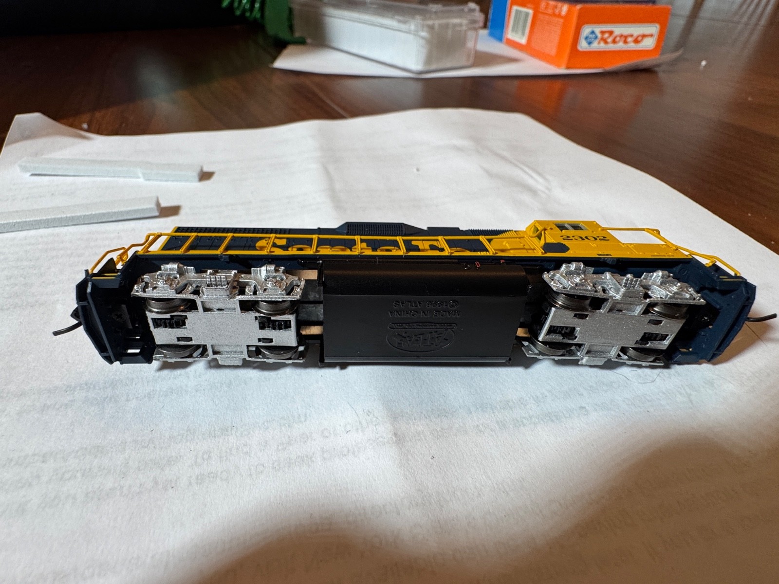 ATLAS N SCALE CLASSIC #40 002 747 SANTA FE GP-38 LOW NOSE LOCOMOTIVE #2302
