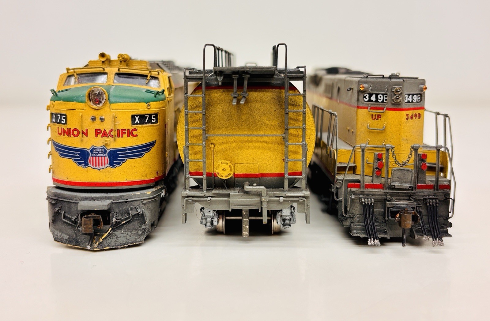 Overland Diamond HO UP Veranda Turbine w/ GP9 Round Tender DCC & Sound OMI-5859