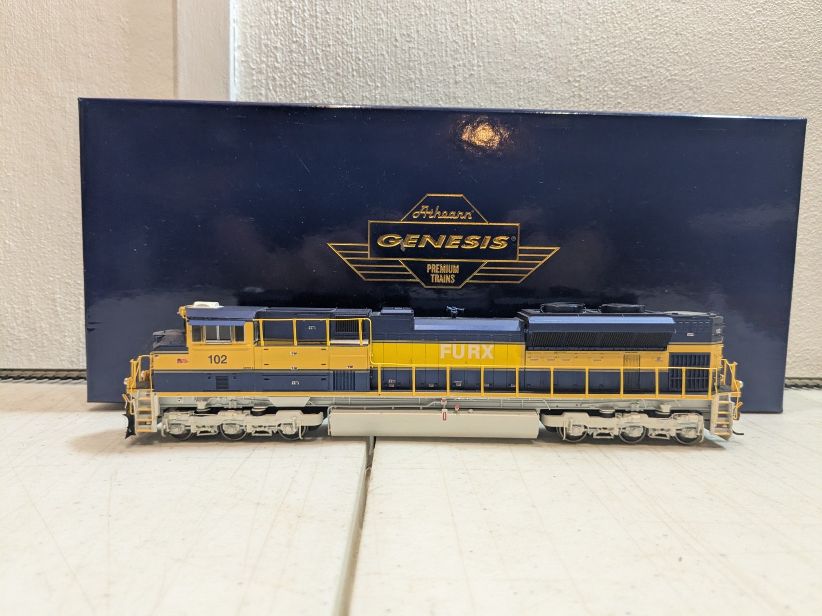 Genesis ATHG69269 – First Union Rail #102 SD70M-2 Diesel Locomotive – DC – HO