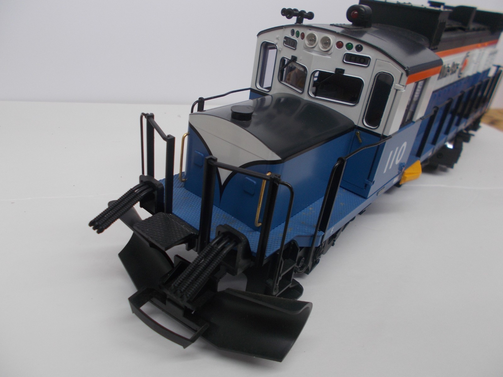 L G B # 2055 ~ WHITE PASS DIESEL LOCOMOTIVE # 110 ~ RUNS FINE ~ G SCALE